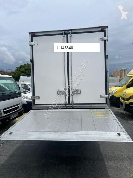 Camión Nissan CABSTAR ISOTERMO TRAMPILLA
