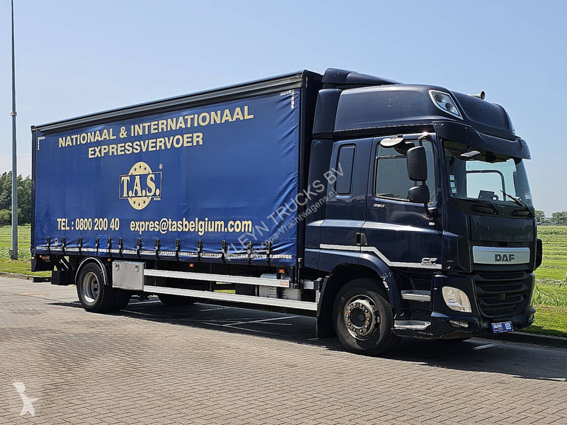 Camion DAF 260 RIGHT SIDE CURTAINS