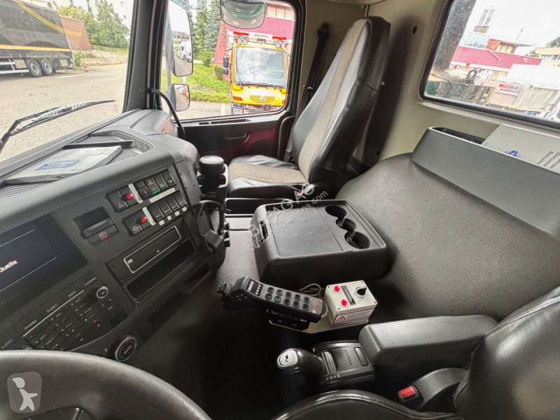 Kamion Volvo fmx-500    8x4r