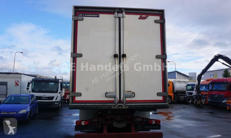 Vrachtwagen Mercedes 2551
