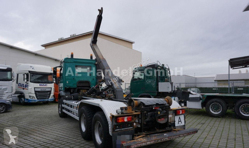 Vrachtwagen Mercedes 3348