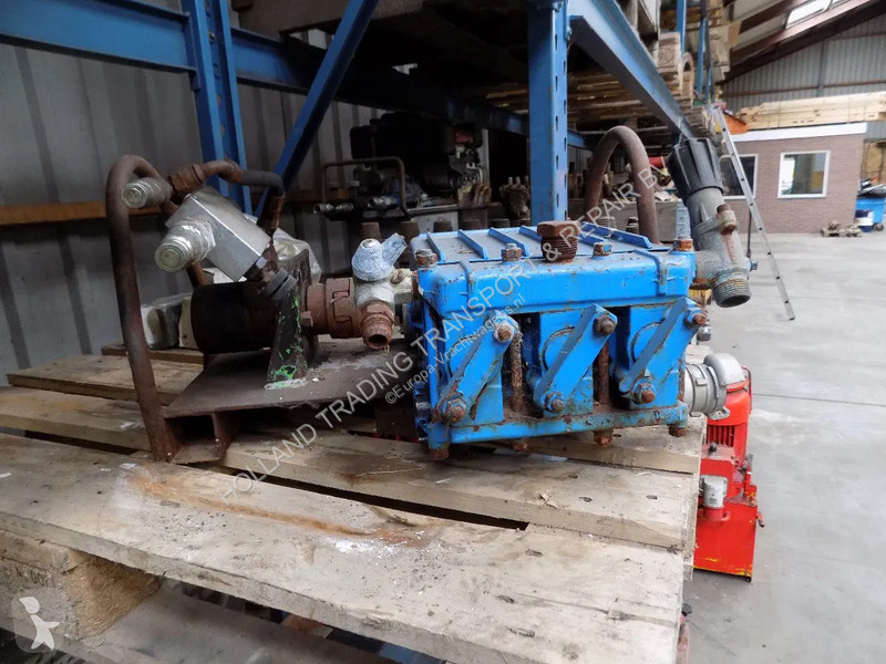 Kamion  hoge drukpomp[ -high pressure pump