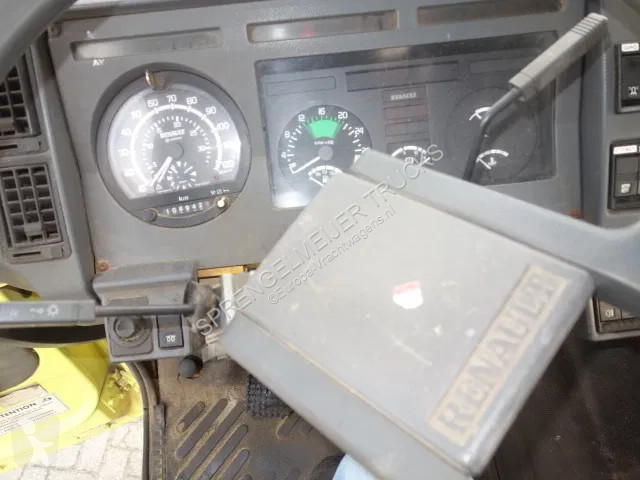 Kamion Renault 4X4 MET HYDROLIEKAANSLUITING...