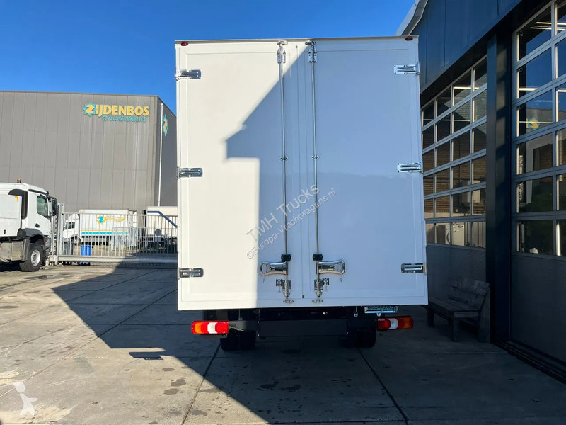Lastbil Mercedes Accelo 915 4x2 Closed Cargo Truck