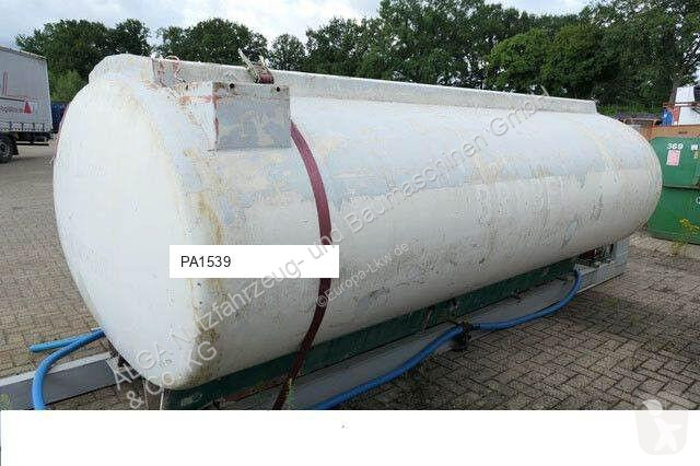 Vrachtwagen  Tankaufbau mit Pumpe. 10m³. 3 Kammern