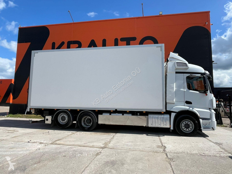 Camion Mercedes 6x2*4 BOX L=7401mm