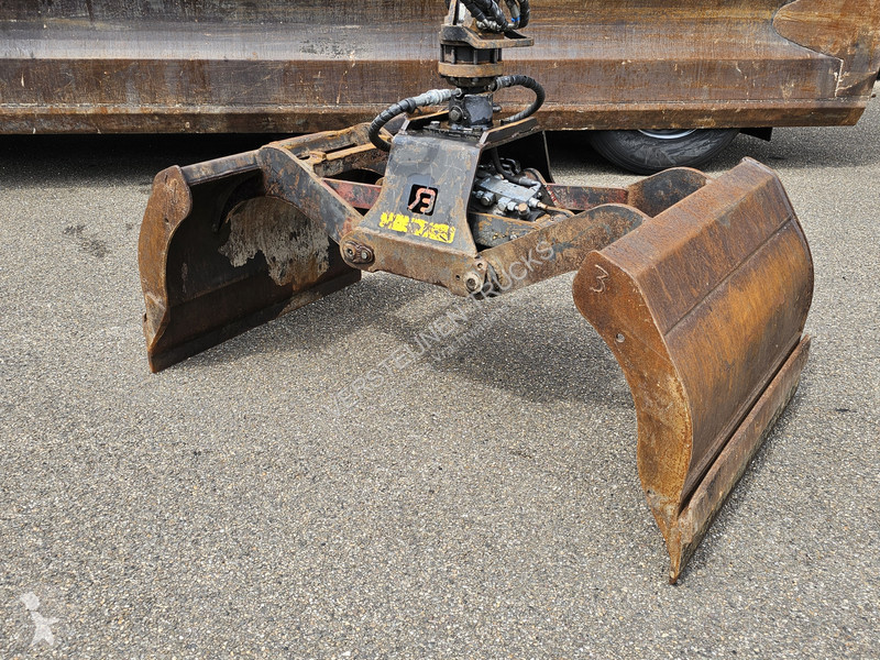 Lastbil Tatra T158/II 6X6 / HMF Z CRANE + 2...