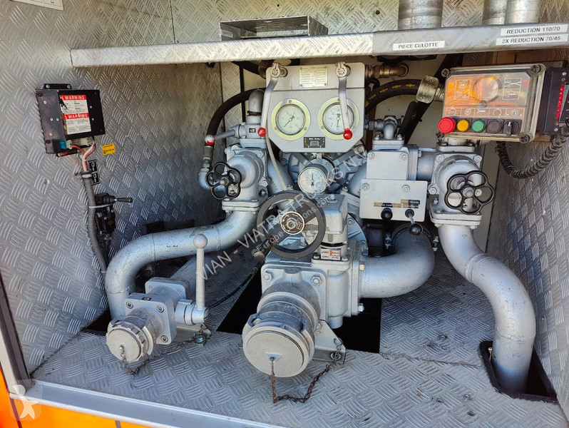 Kamion Mercedes 917 F 4X2 1500L Tank + Pump...