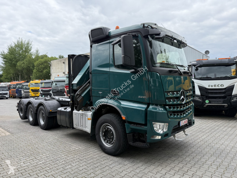 Kamion Mercedes 3251 8X4 Haken mit Kran HMF...