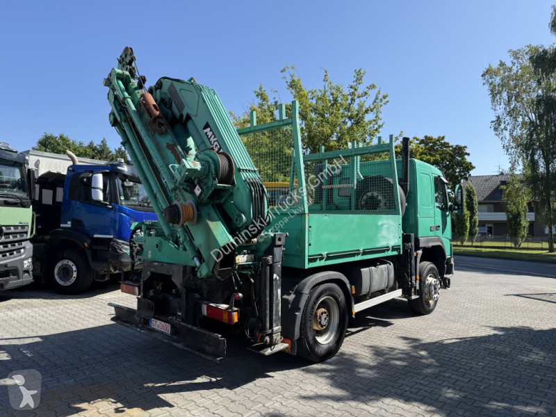 Camión Volvo 420 4X4 Kran MKG 300 bis 24 Meter