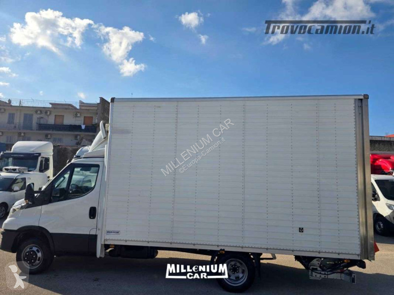 Veicolo commerciale Iveco 35-16 FURGONE SPONDA...