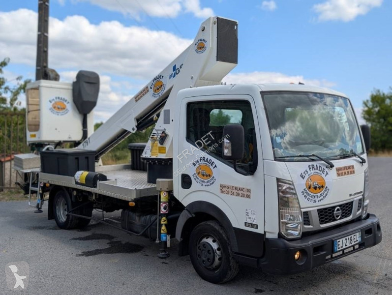 Camion Nissan NT400