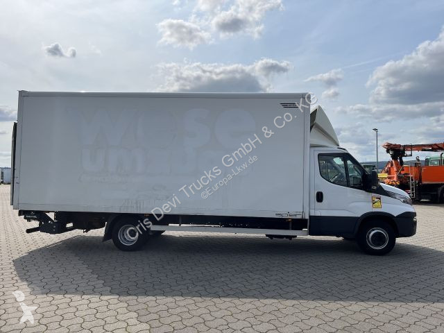 Kamion Iveco 70C18 Koffer mit Ladebordwand