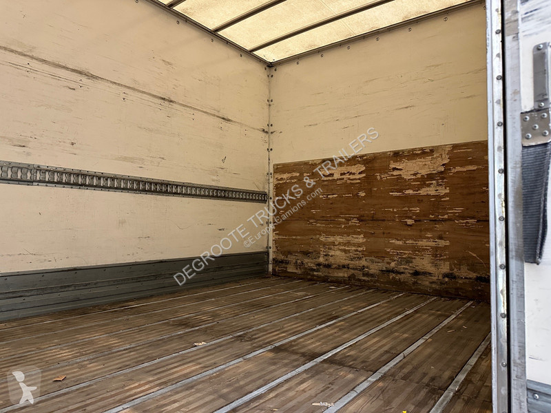 Vrachtwagen Mercedes 1827