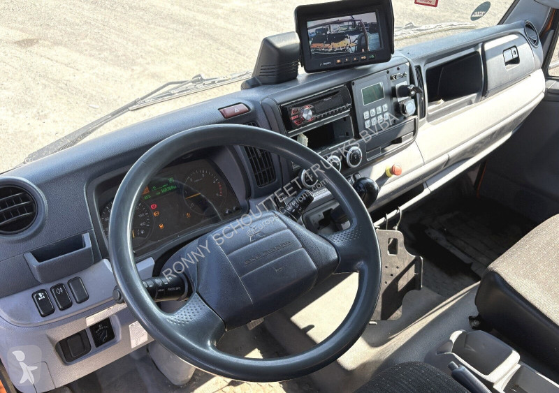 Maskine til vejarbejde Mitsubishi Fuso 7C18 4x2...
