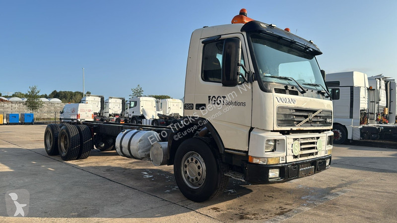 Camion Volvo - 320 (POMPE MANUELLE / BIG HUB /...
