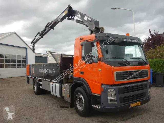Camion Volvo 310 hmf15 ton crane