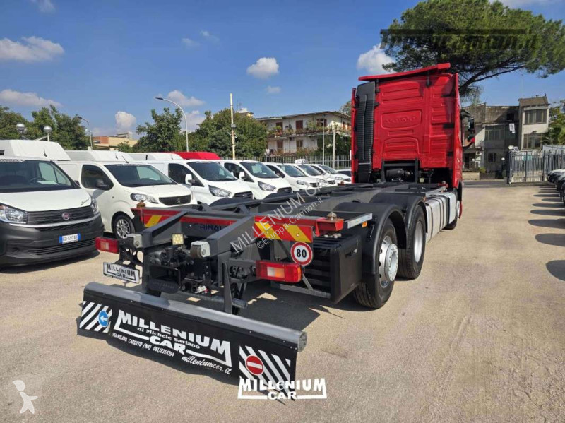 شاحنة Volvo VOLVO  460 PORTACASSE L/TELAIO 2023