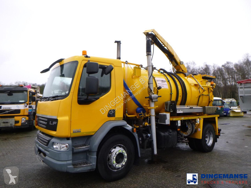شاحنة DAF 55220 4X2 RHD Whale vacuum tank 8.1 m3