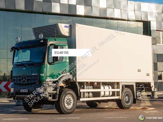 شاحنة Mercedes AROCS 1830 4x4 refrigerated camper