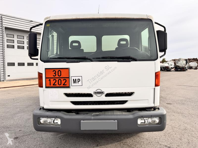 شاحنة Nissan 165