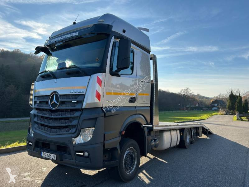 Teherautó Mercedes 2542