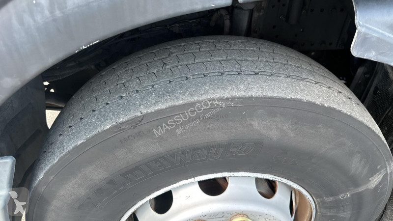 شاحنة Iveco 330 6X2