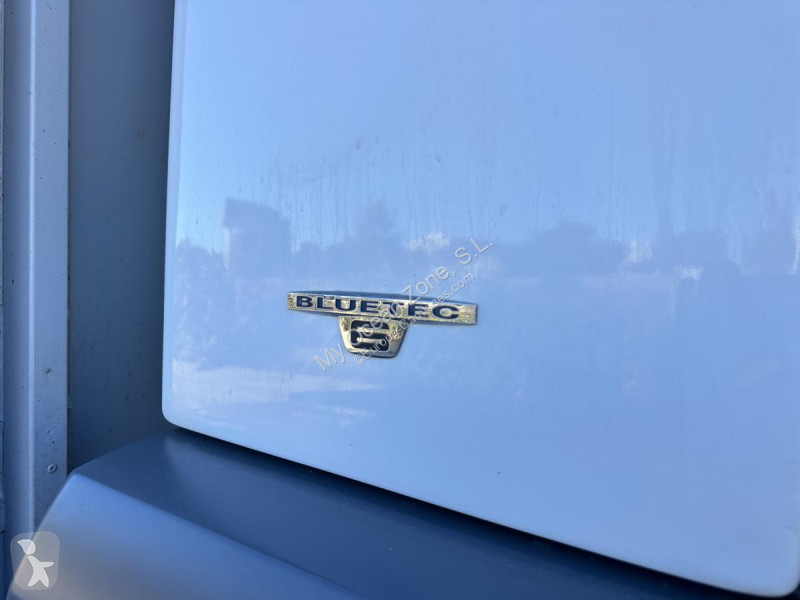 شاحنة Mercedes 2535