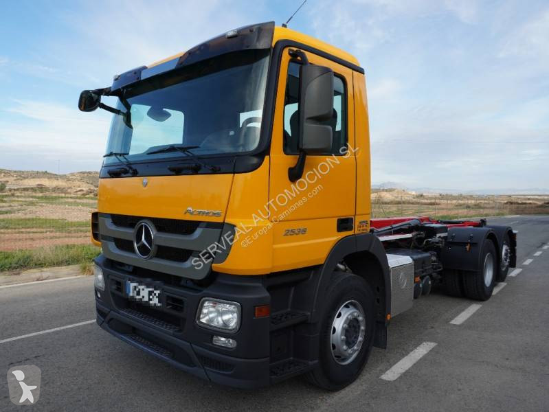 Грузовик Mercedes
