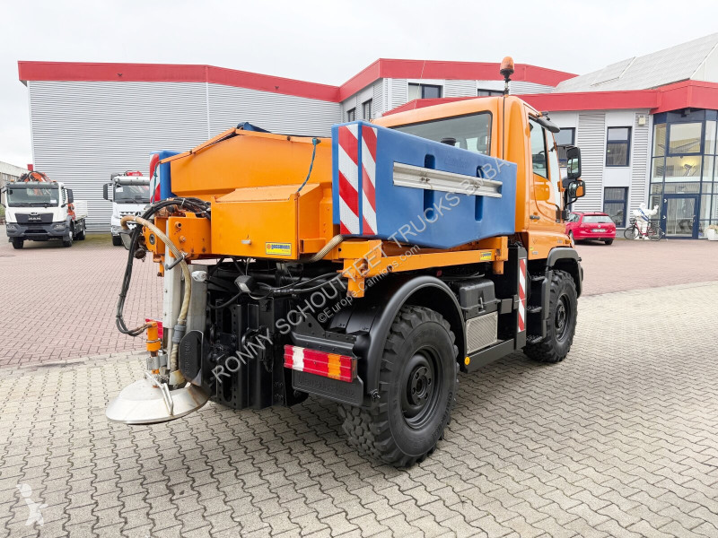 Engin de voirie Unimog U 300 4x4 U 300 405/10...