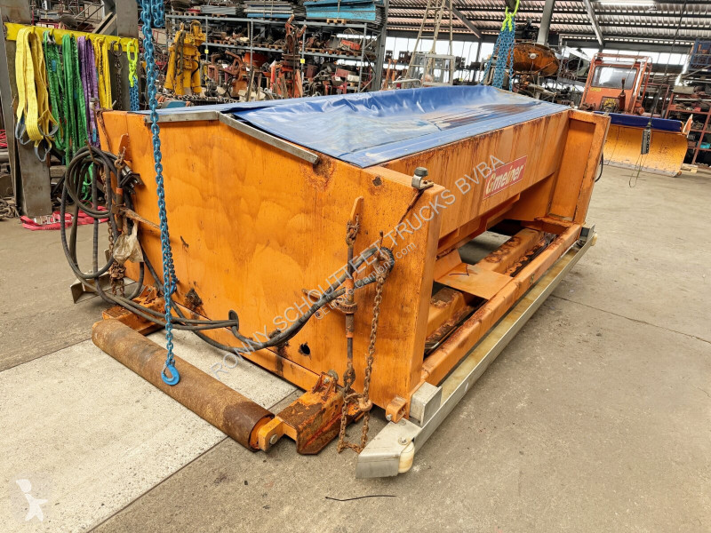 Équipements PL  4000 L TC Salzstreuer ca. 4m³...