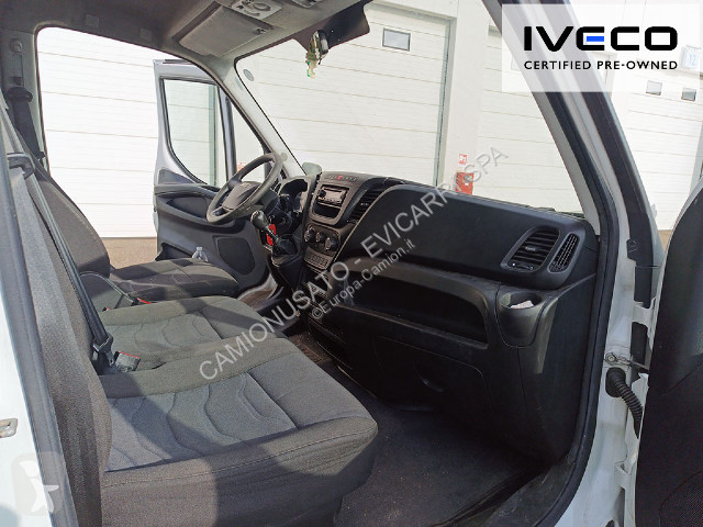 Véhicule utilitaire Iveco IVECO DAILY 35C14 BOX...