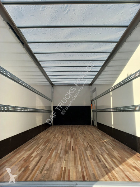 شاحنة DAF XB 210  4X2