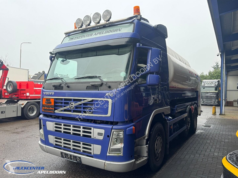شاحنة Volvo 340 6x2, ADR