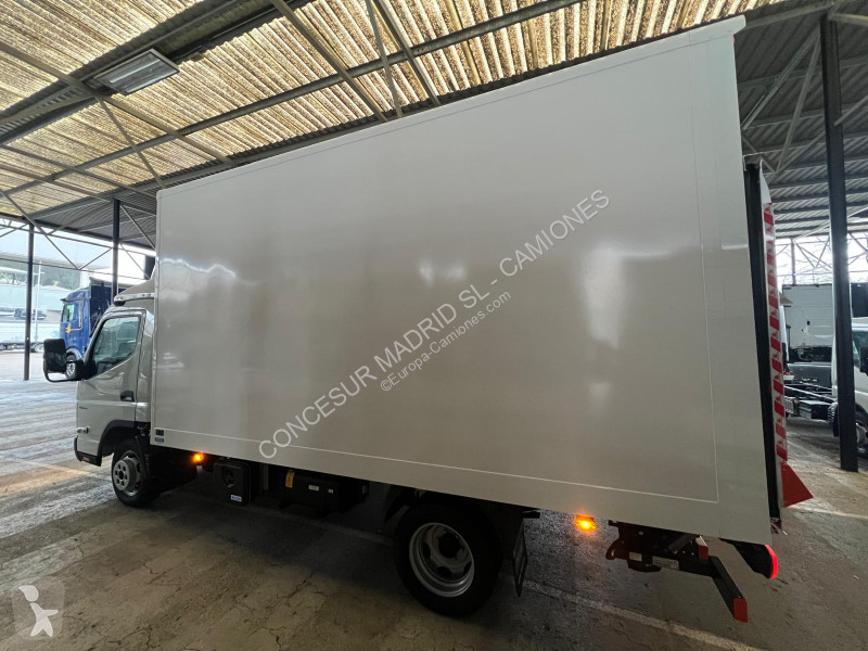 شاحنة Fuso 3.6 Ton 3C15 Paquetero con trampilla