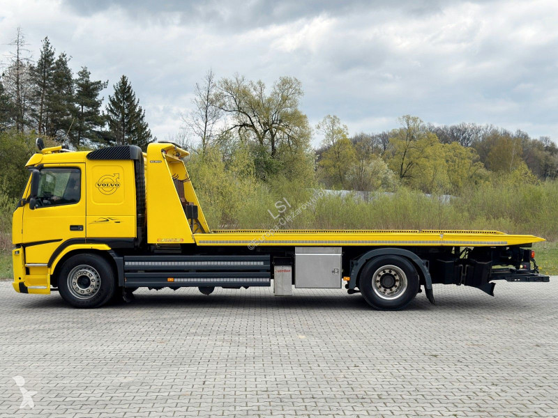 Camion Volvo 330 * ABSCHLEPPWAGEN 6,00 m *...