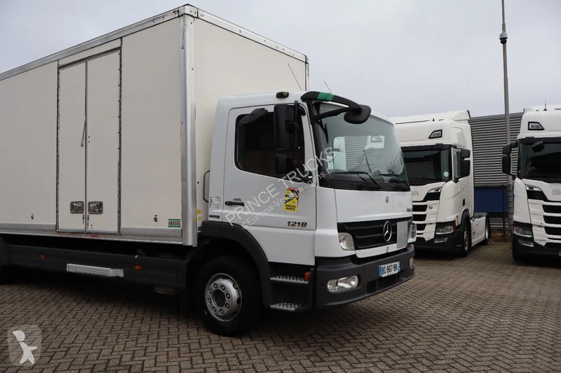 شاحنة Mercedes 1218