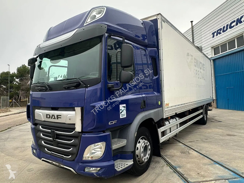 شاحنة DAF 320 caja cerrada