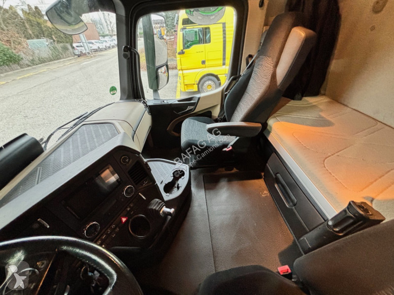 شاحنة Mercedes actros 2543 6x2