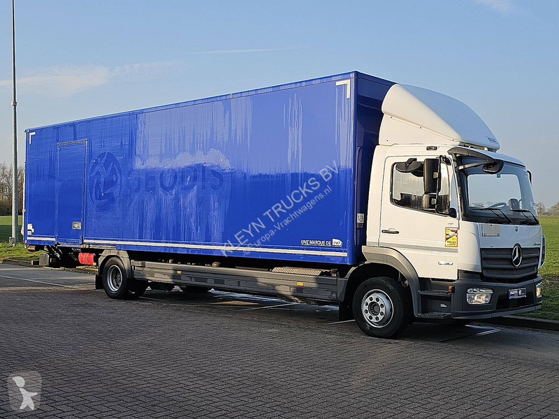 شاحنة Mercedes ATEGO 1230 TAILLIFT AIRCO 60M3