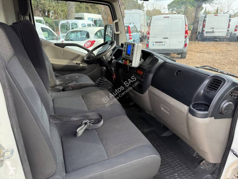 Engin de voirie Nissan