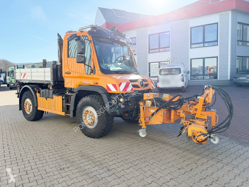 آلة لصيانة الطرق Unimog U 527 4x4 U 527 4x4,...