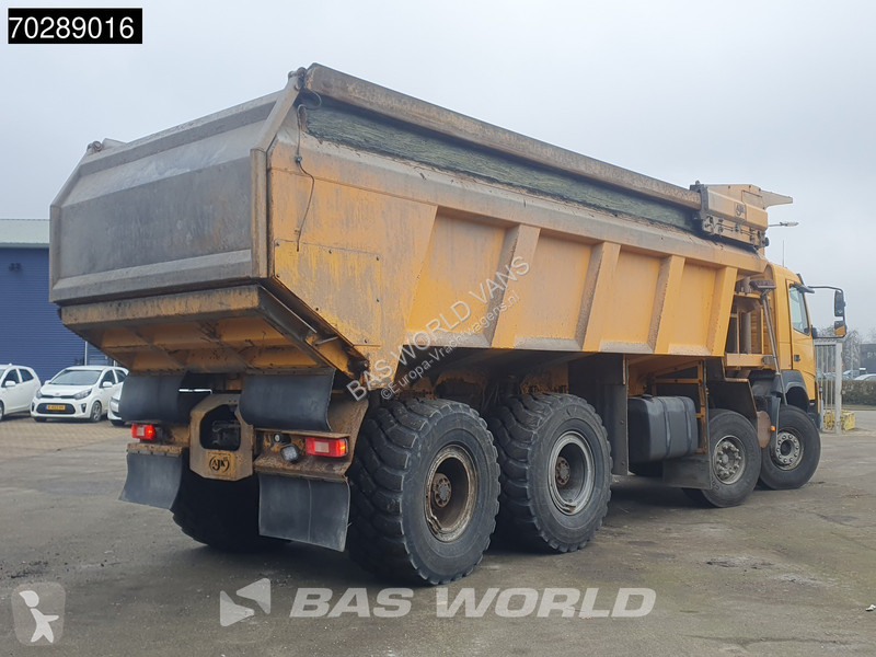 شاحنة Volvo 520  8X4 32m3 AJK Pusher 40Tons...