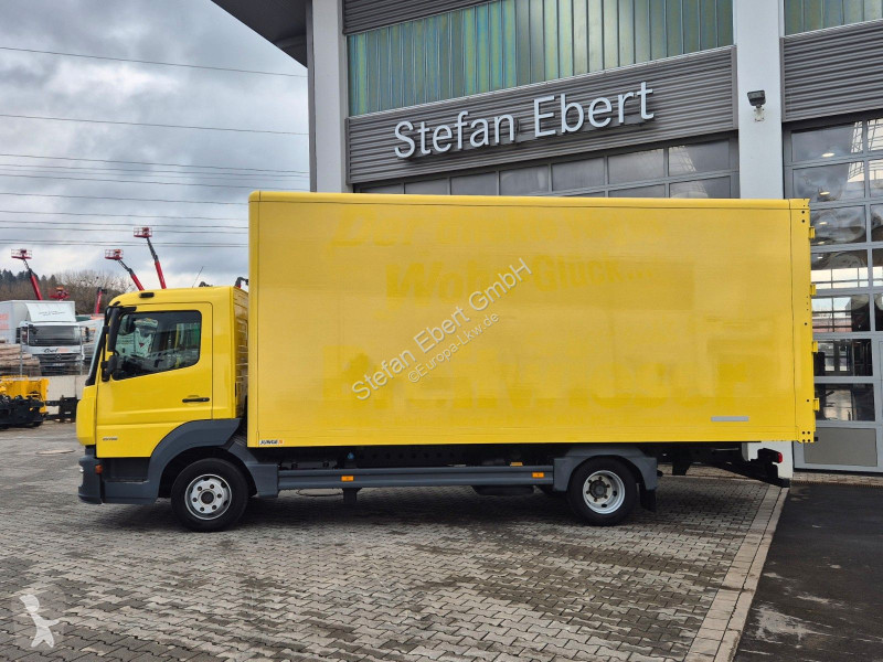 شاحنة Mercedes 816 4x2 Möbelkoffer 3 Sitze