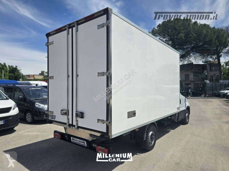 Furgoneta Iveco 35-18 CELLA FIORI (2019)
