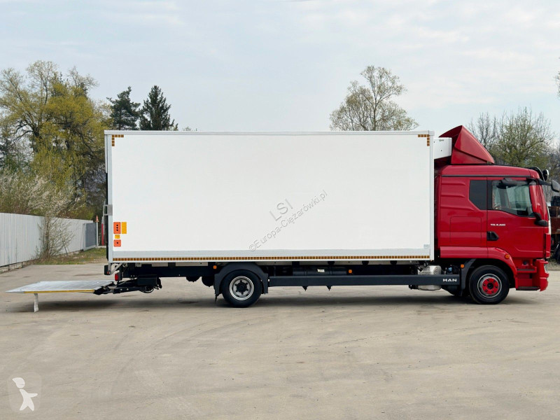 شاحنة MAN 8.220 * Kühlkoffer * TOPZUSTAND