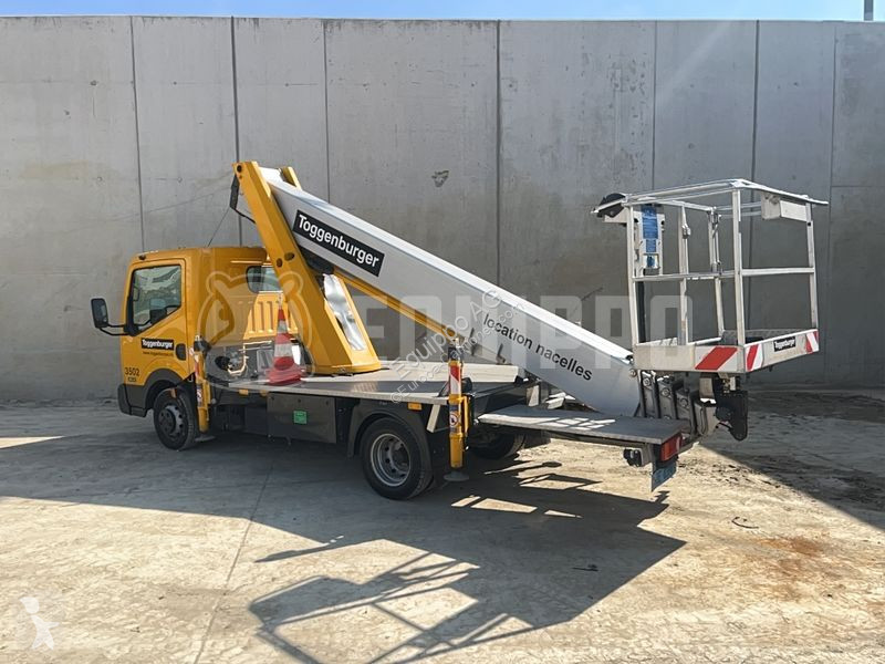Furgoneta Nissan P260B (26m) on Nissan 3.5 ton