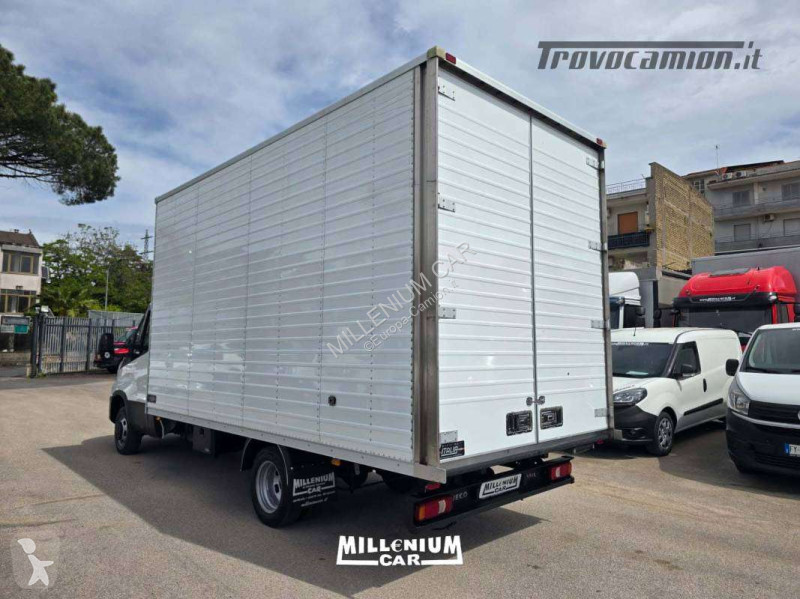 شاحنة Iveco 35-16 ANNO 2022 FURGONE 4,90