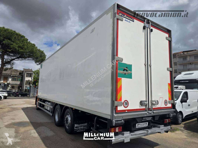 Camion Mercedes MERCEDES  25-32 EURO 6 CELLA...
