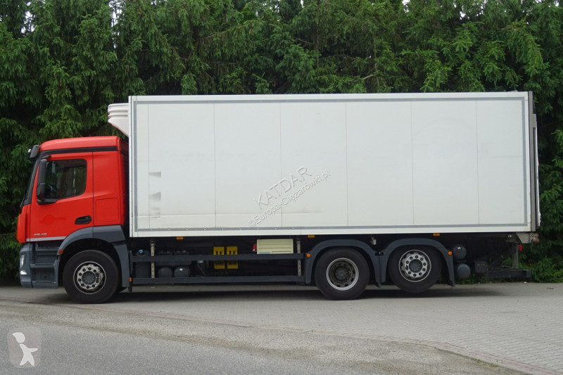 شاحنة Mercedes 2840 Syp euro 6 chłodni 3 osie...